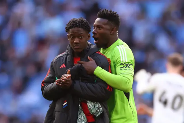 Andre Onana of Manchester United celebrates with Kobbie Mainoo