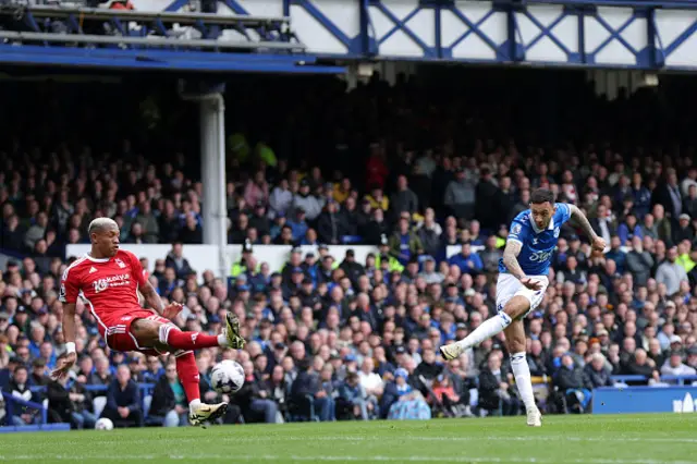 Dwight McNeil of Everton scores his team's second goal