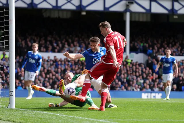 Chris Wood of Nottingham Forest has a shot blocked by Jordan Pickfor