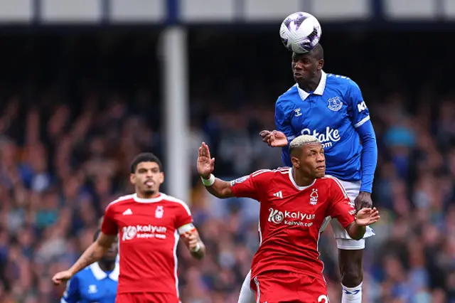 Abdoulaye Doucoure of Everton wins a header against Danil