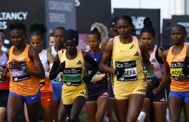 Runners start the women's elite race at the London Marathon