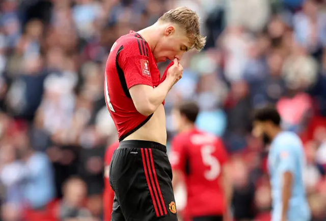 Rasmus Hojlund of Manchester United looks dejected