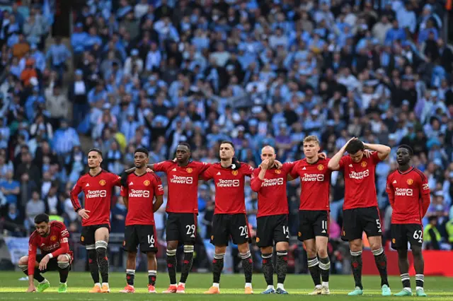 United players prepare for the penalty shoot-out