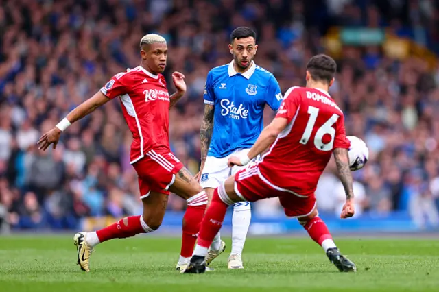 Dwight McNeil is surrounded by two Nottingham Forest players