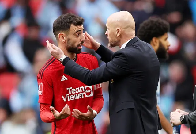 Bruno Fernandes speaks to Erik ten hag