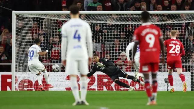 Crysencio Summerville scores penalty for Leeds