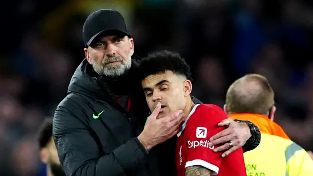 Jurgen Klopp hugs Luis Diaz