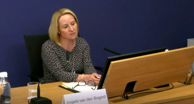 Angela van den Bogred