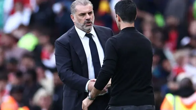 Ange Postecoglou shakes the hand of Mikel Arteta