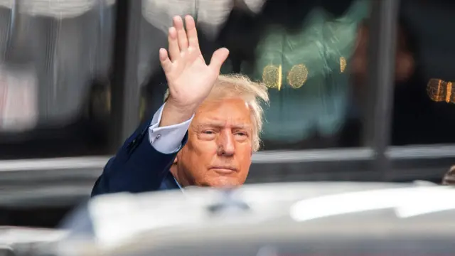 Donald Trump leaves for court