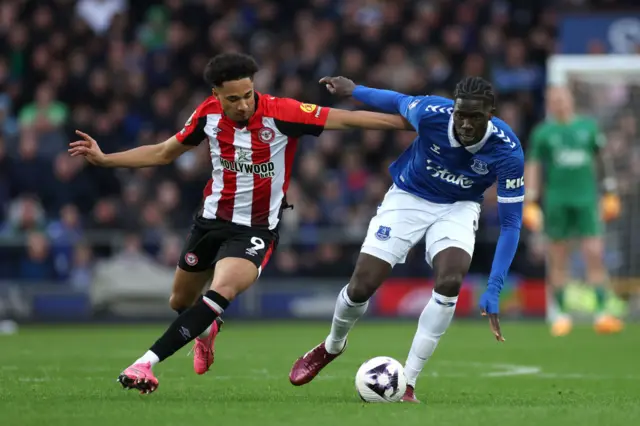 Schade battles for the ball with Doucoure