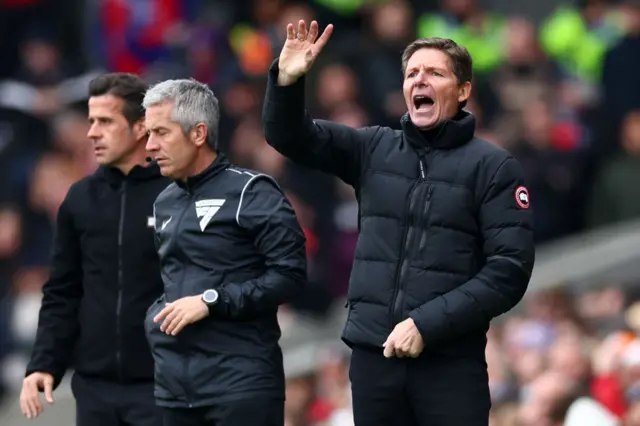 Glasner shouts orders from the touchline