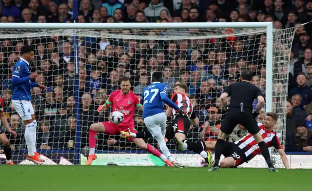 Gueye smashes the ball home from the middle of the box