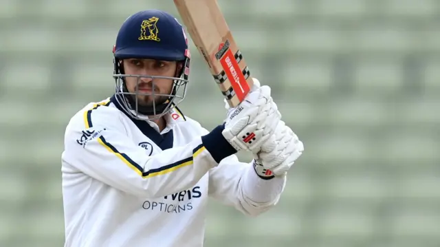 Ed Barnard batting for Warwickshire