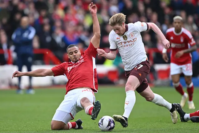 Murillo (L) tackles Manchester City's Belgian midfielder Kevin De Bruyne