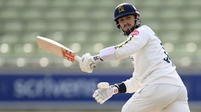 Ed Barnard batting for Warwickshire