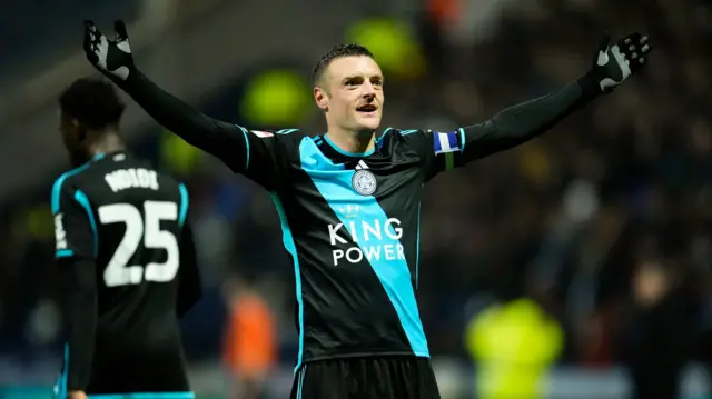 Jamie Vardy celebrates Leicester's goal