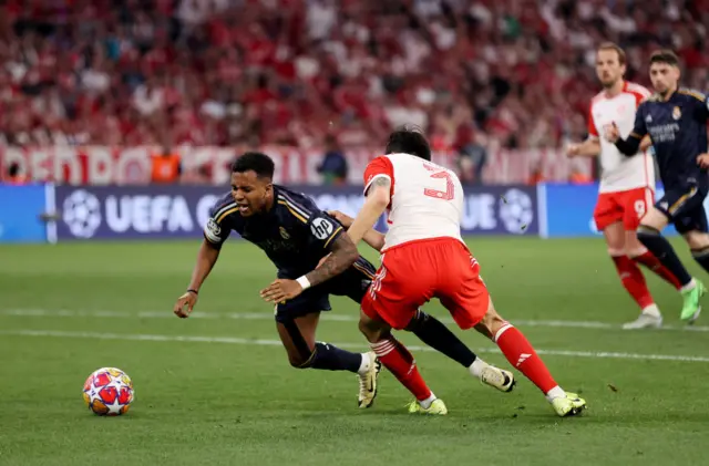 Rodrygo is caught by Kim Min-jae in the box