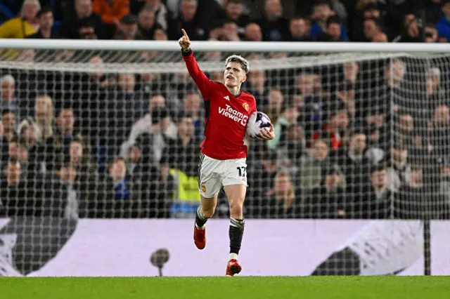 Alejandro Garnacho  celebrates scoring