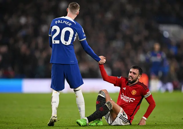 Cole Palmer helps BRuno Fernandes