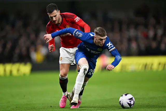 Diogo Dalot battles with Cole  Palmer
