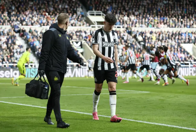 Newcastle's Tino Livramento comes off injured against West Ham