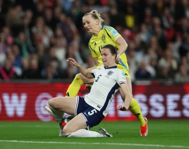 England's Lotte Wubben-Moy in action