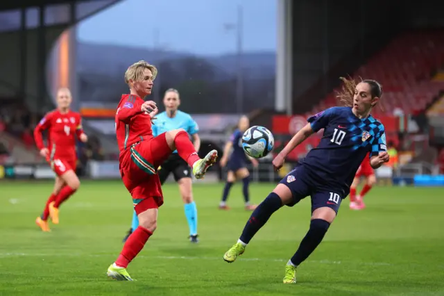 Jess Fishlock controls the ball