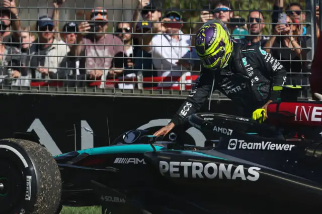 Lewis Hamilton retires from the Australian Grand Prix