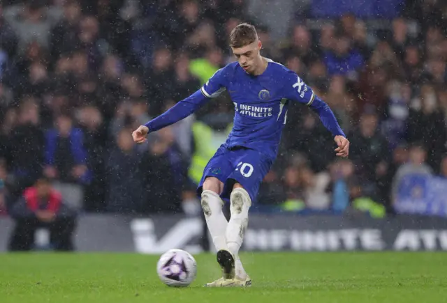 Cole Palmer scoring a penalty for Chelsea against Manchester United