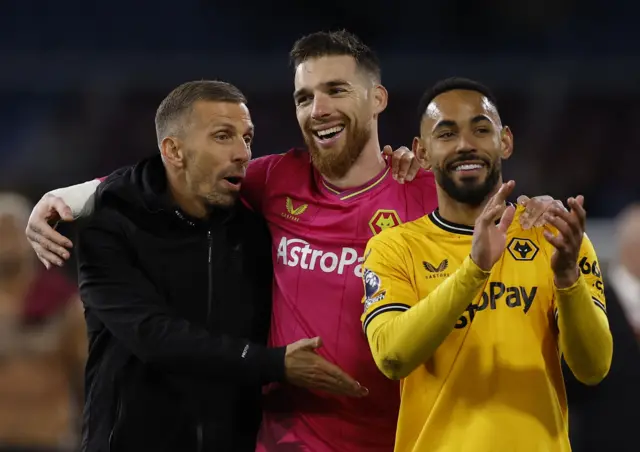 Wolves manager Gary O'Neil looking happy with Jose Sa and Matheus Cunha