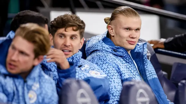 Erling Haaland, John Stones and Kevin de Bruyne on Manchester City's substitutes bench