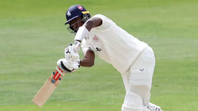 Tawanda Muyeye batting for Kent