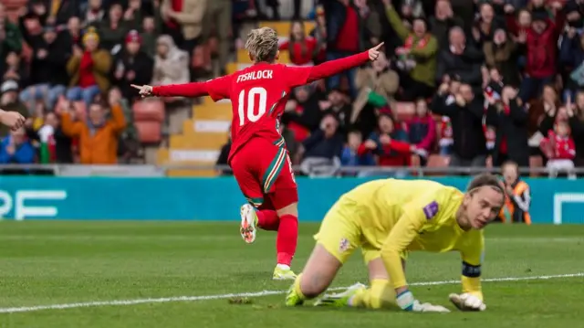 Jess Fishlock celebrates goal