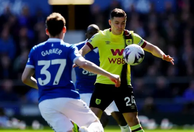 Josh Cullen controls the ball