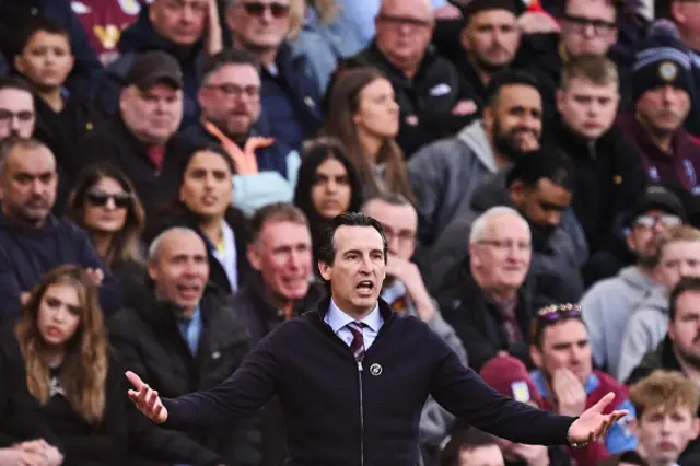 Unai Emery looks on