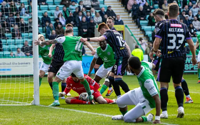 Hibernian and St Johnstone players