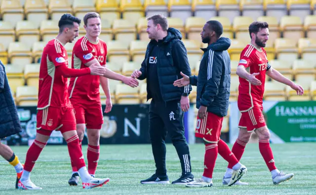 Aberdeen players with interim manager Peter Leven