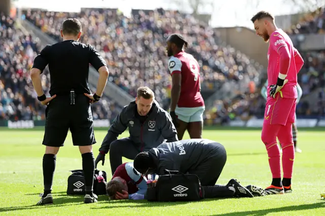 Jarrod Bowen receives medical treatment