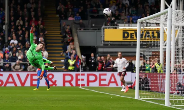 Henderson stretches but cannot save De Bruyne's shot for the equaliser