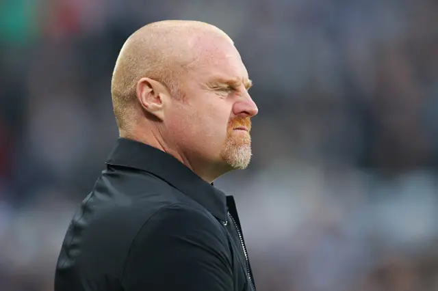 SEAN dYCHE LOOKS ON