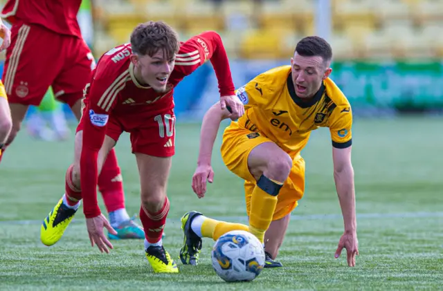 Aberdeen's Leighton Clarkson and Livingston's Jason Holt