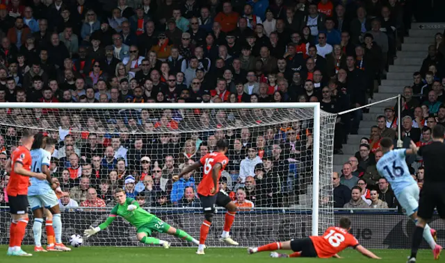 Marcus Tavernier shoots at goal