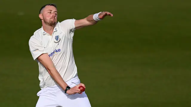 Ollie Robinson bowling for Sussex