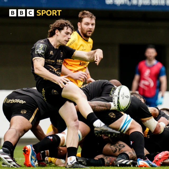 Aubin Eymeri kicks as Ulster's Iain Henderson watches on