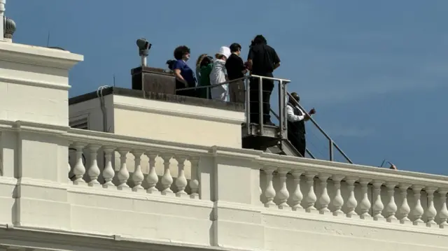 People on the roof of the White House