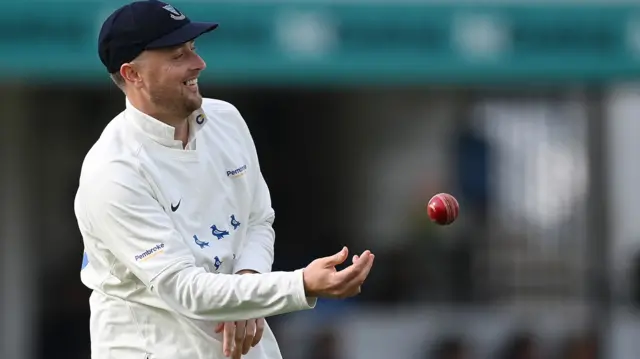 Ollie Robinson throws a ball