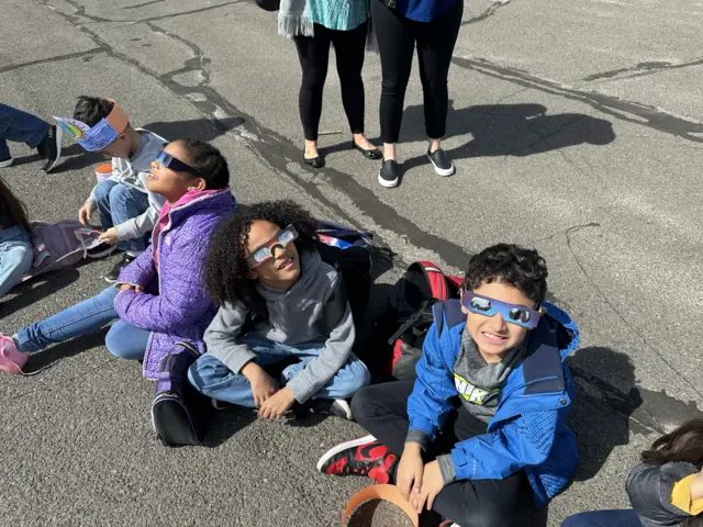 Washington elementary students watch the eclipse