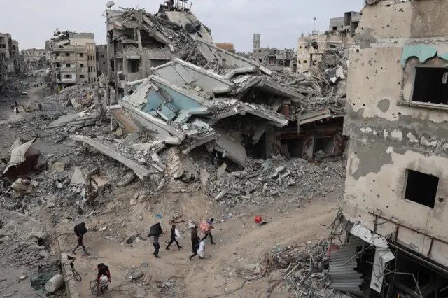 Buildings in Khan Younis were destroyed during fighting, 8 April