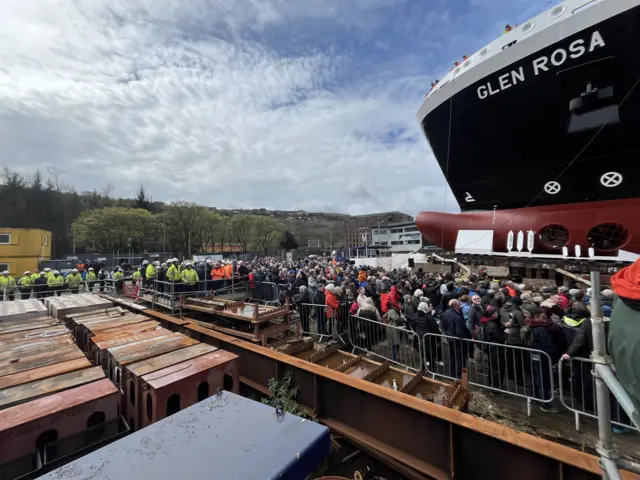 Crowd alongside MV Glen Rosa